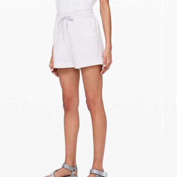 Lululemon Spring Break Away Short *4-way Stretch 3"
Light Chrome - Picture 1 of 8
